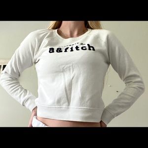 White Abercrombie crew neck, kids xL